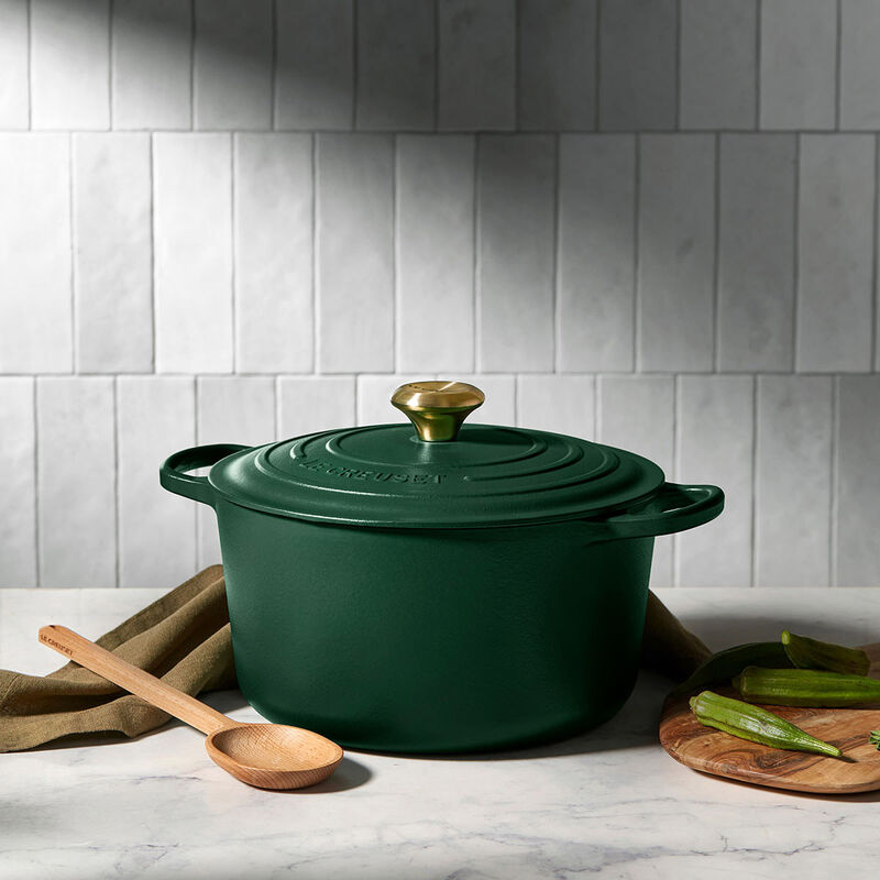 Le Creuset Signature Cast Iron Round Casserole 28cm image number 20