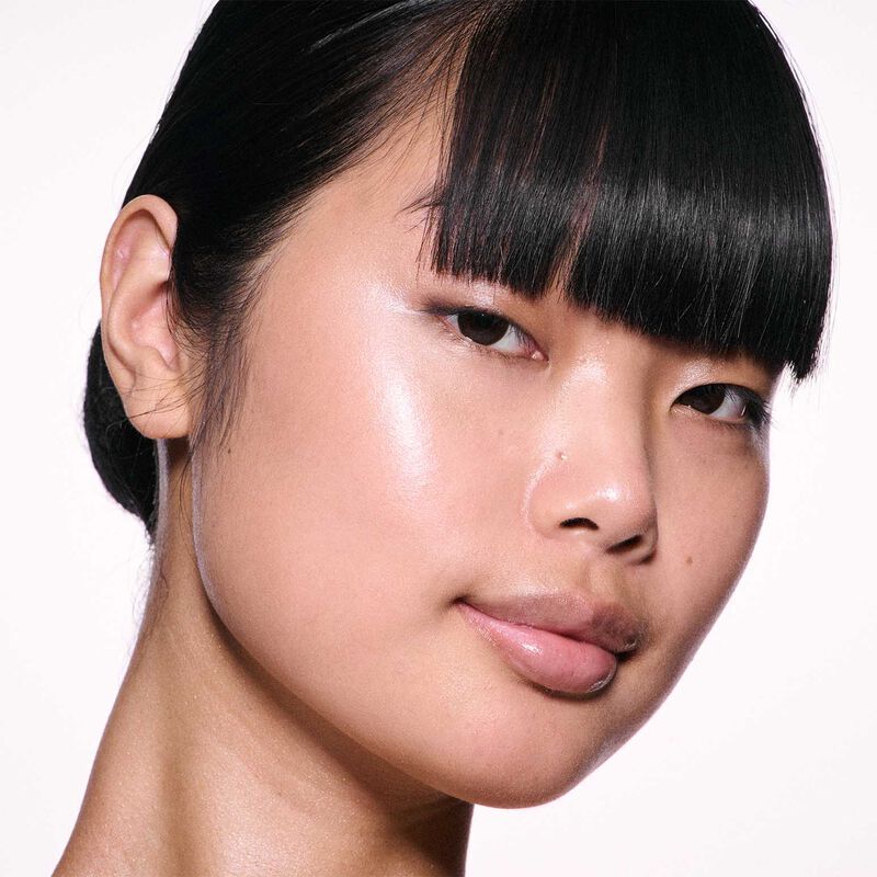 MAC Skinfinish Lightstruck Liquid Highlighter image number 2