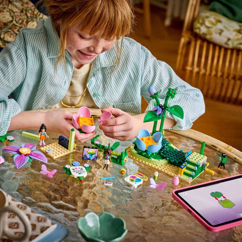 LEGO Friends Spinning Flower & Fairy Teacup Ride image number 3