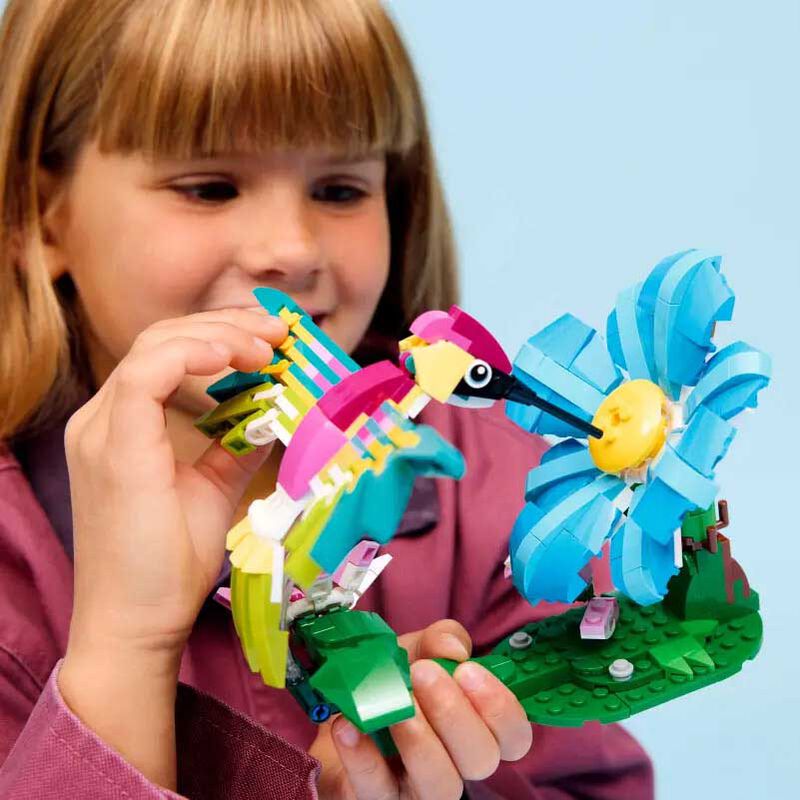LEGO Creator Wild Animals: Colorful Hummingbird image number 3