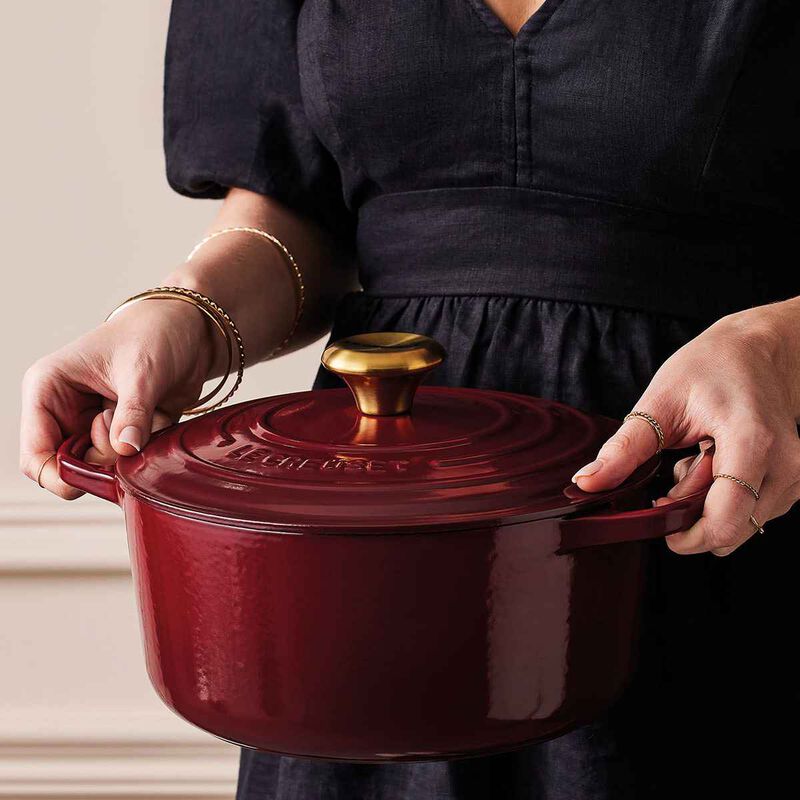 Le Creuset Signature Cast Iron Round Casserole 28cm image number 24