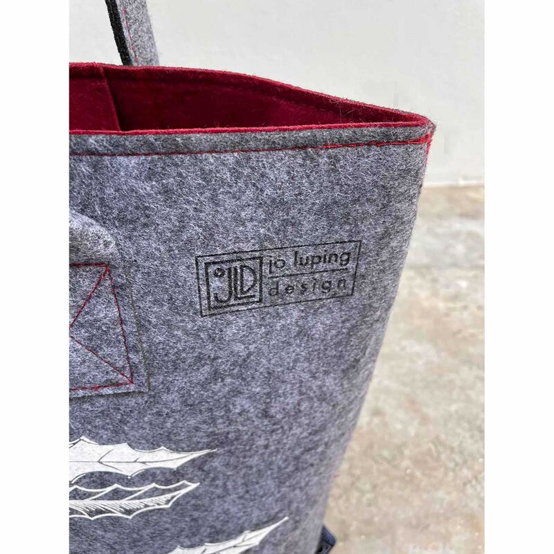 Jo Luping White Rewarewa Grey & Burgundy Ecofelt Shoulder Tote Bag image number 2