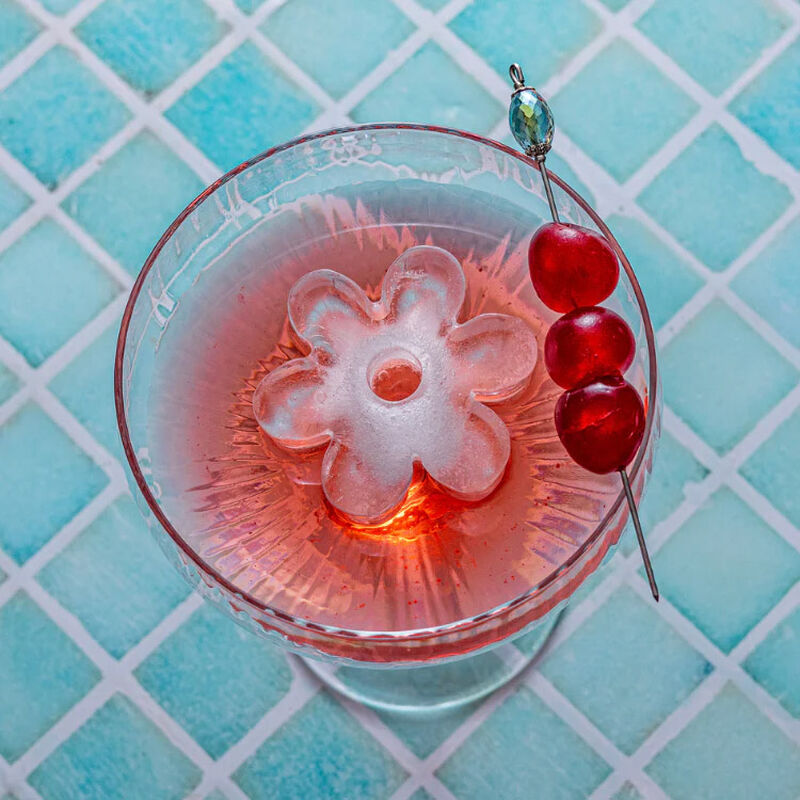 Drinks Plinks Ice Cube Tray - Retro Daisy Pink image number 1