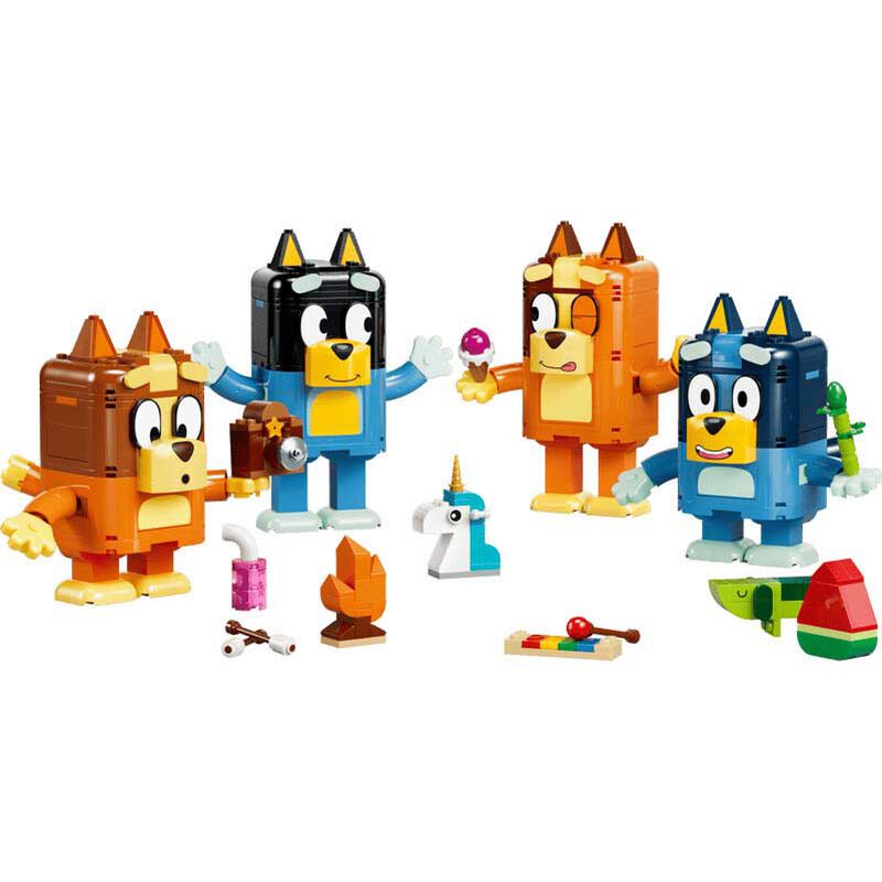 LEGO Bluey Brick-Built Bluey Family image number 3