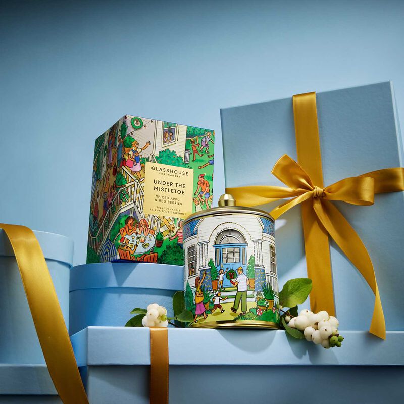 Glasshouse Fragrances Under The Mistletoe Soy Candle 380g image number 1
