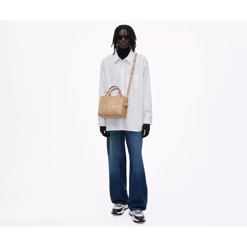 MARC JACOBS The Leather Small Tote Bag image number 3