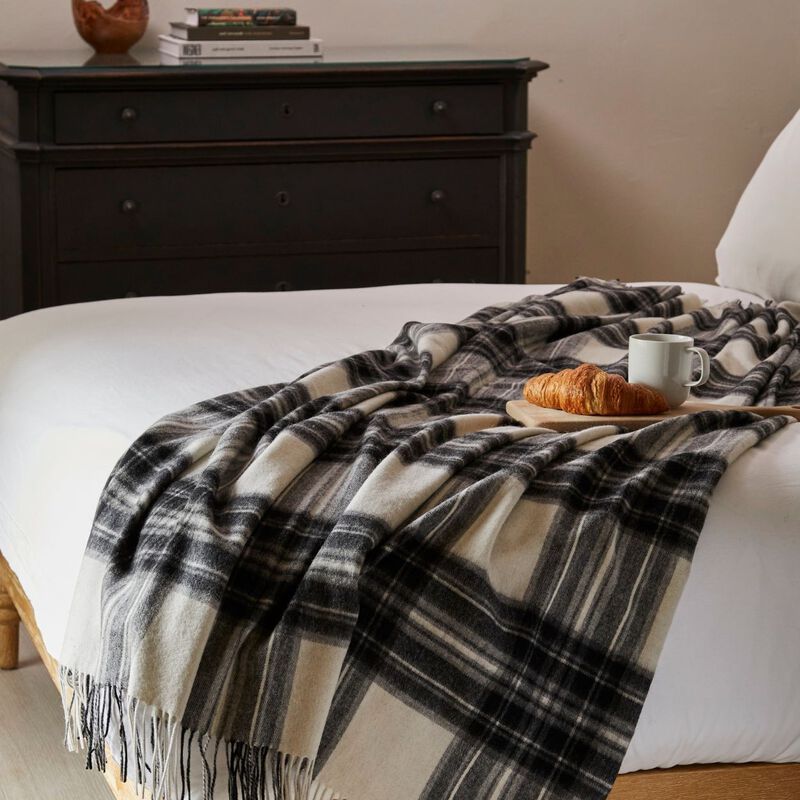 Tweedmill Prestige Lambswool Throw 140x190cm image number 2