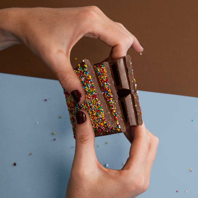 House of Chocolate Hundreds & Thousands Milk Chocolate Bar 220g image number 1