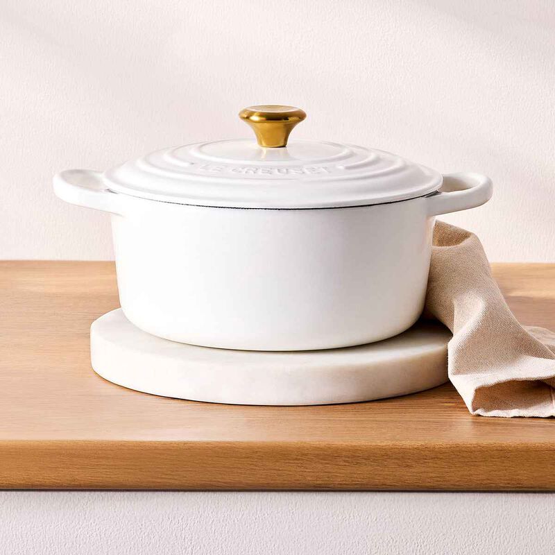 Le Creuset Signature Cast Iron Round Casserole 26cm image number 1