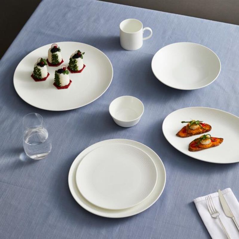 Wedgwood Bone China Gio 16 Piece Set image number 2