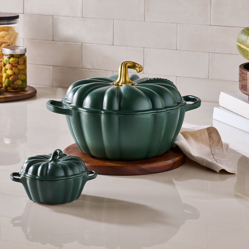 Le Creuset Signature Pumpkin Cocotte 24cm Foret Gold Knob image number 1