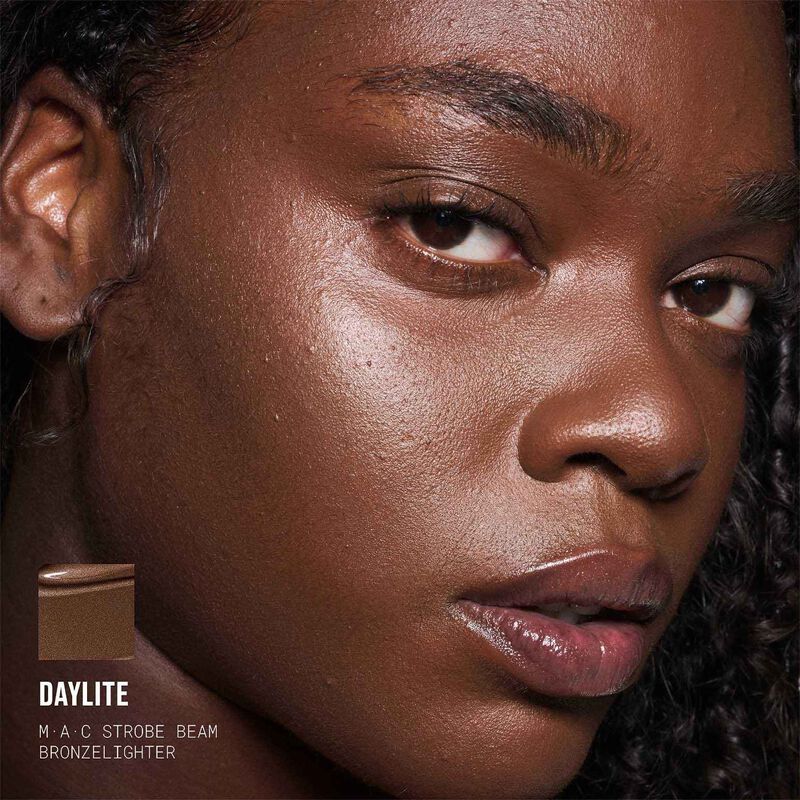 MAC Strobe Beam Liquid Bronzelighter image number 18