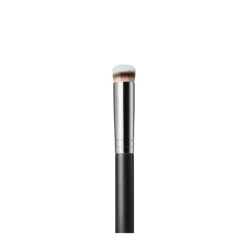 MAC Brush270S Concealer Brush image number 1