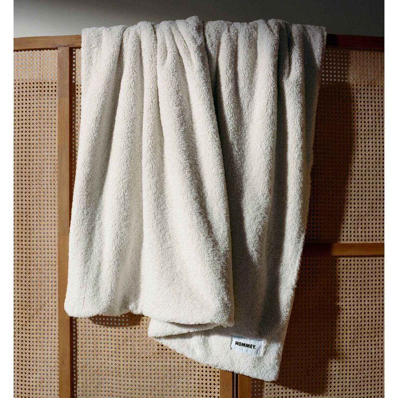 HOMMEY. Faux Fur Throw Blanket image number 1