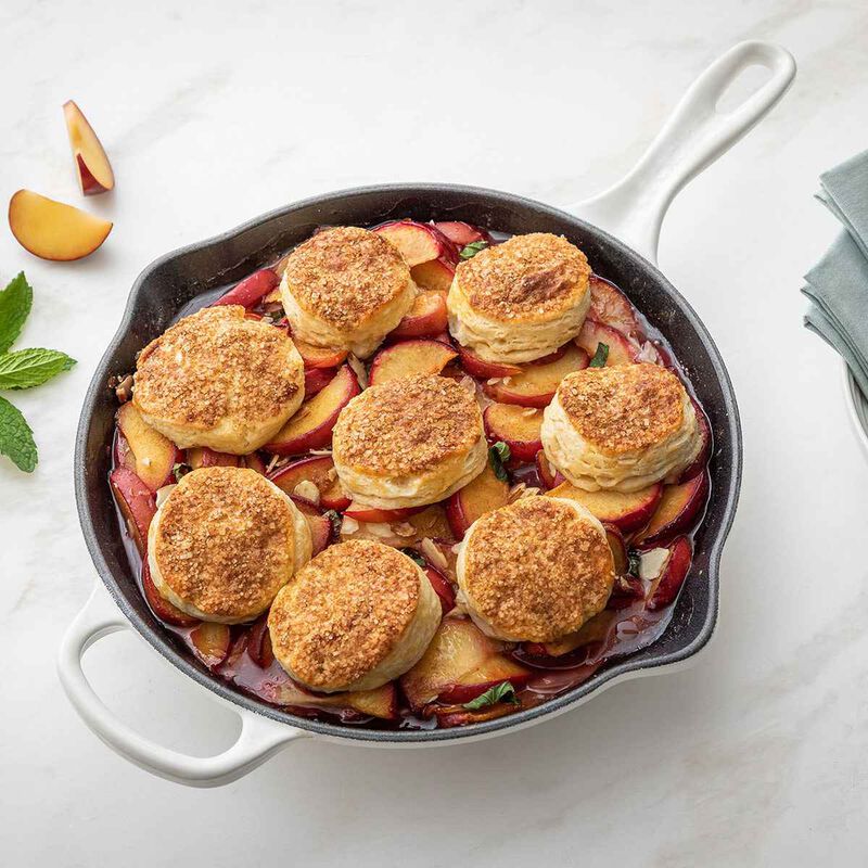 Le Creuset Signature Cast Iron Round Skillet 26cm image number 43