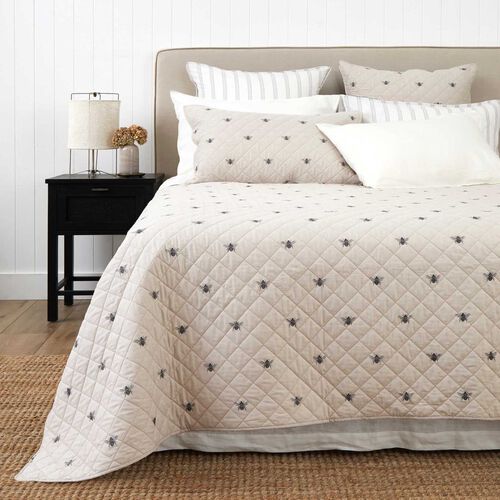 Wallace Cotton Meant To Bee Diamond Stitched Quilt 250gsm
