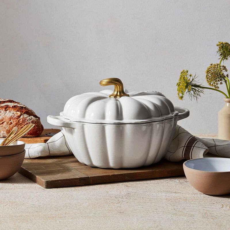 Le Creuset Signature Pumpkin Cocotte 24cm Foret Gold Knob image number 16