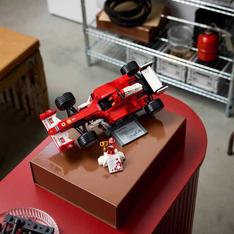 LEGO Icons Ferrari F2004 & Michael Schumacher image number 3
