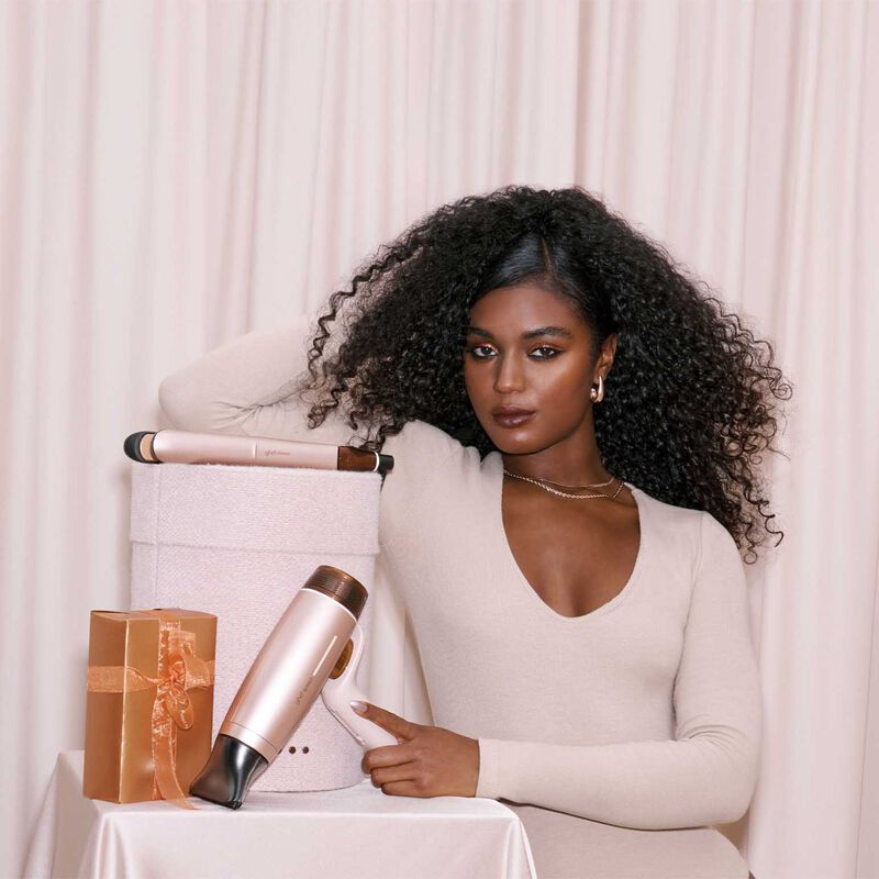 ghd Deluxe Gift Set in Cashmere Beige image number 2