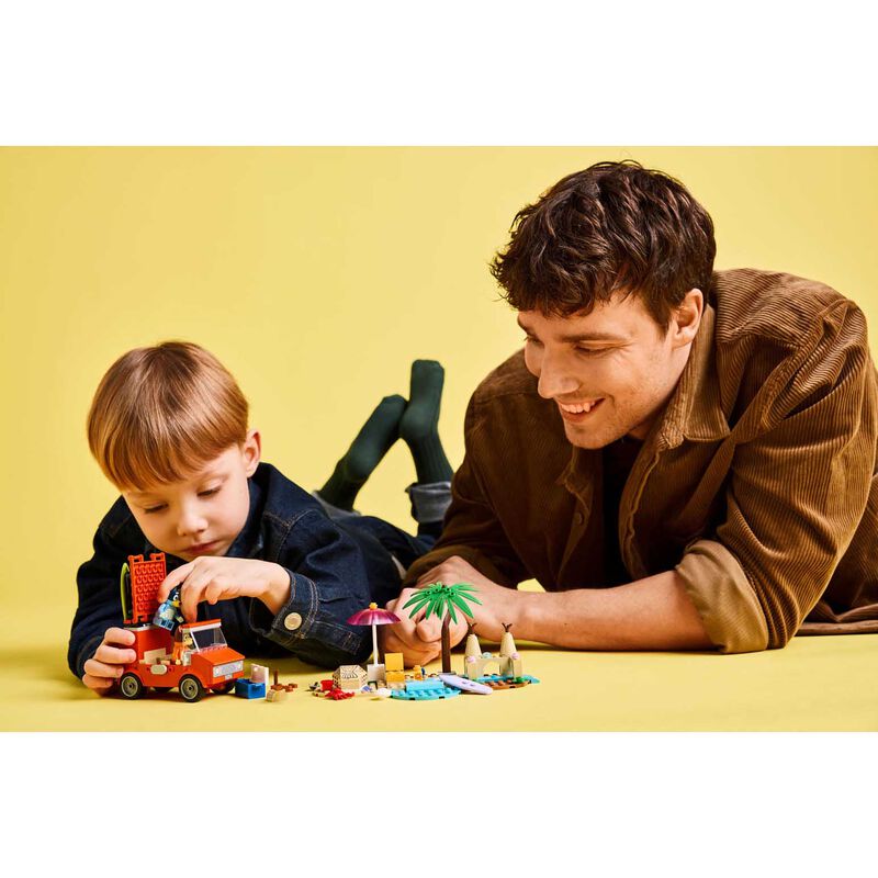 LEGO Bluey's Beach & Family Car Trip image number 3