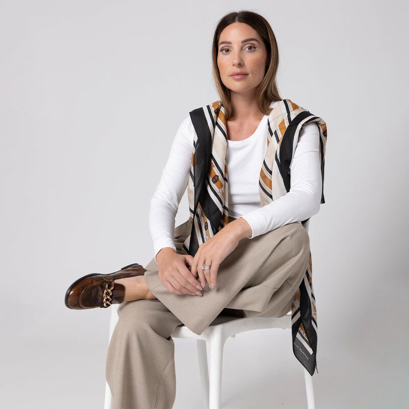 Dark Hampton The Brown - Versatile Scarf image number 1