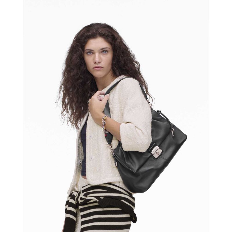 MARC JACOBS The Cristina Messenger image number 1