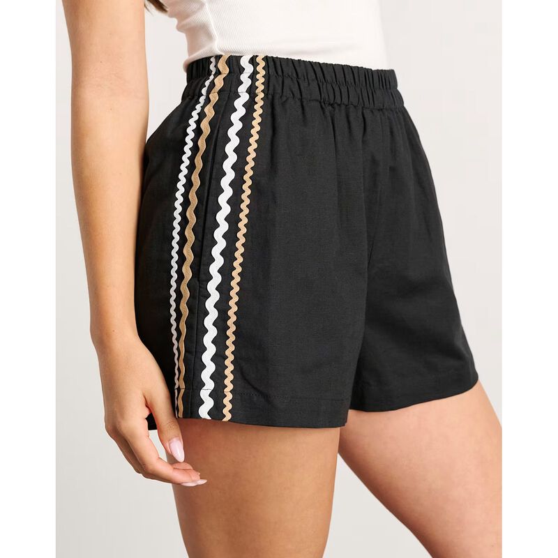 JAG Liv Short image number 2