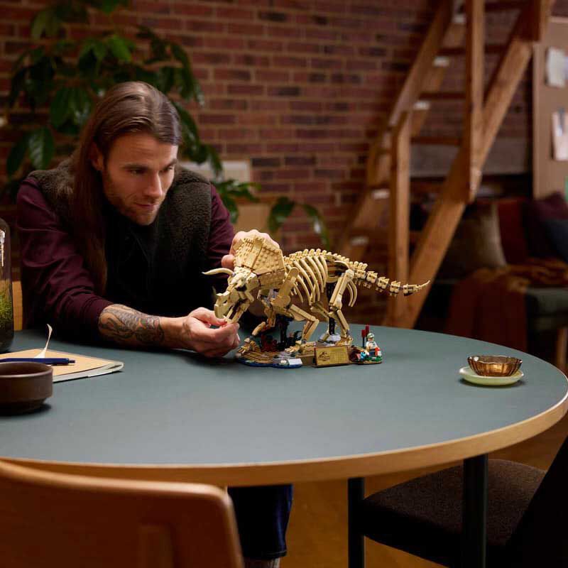 LEGO Jurassic World&trade; Dinosaur Fossils: Triceratops image number 3