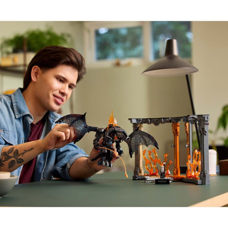 LEGO Icons The Lord of the Rings: Balrog™ Book Nook image number 3