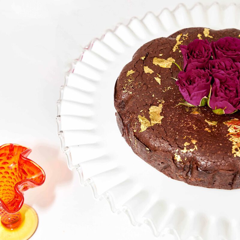 The Caker Flourless Dark Chocolate Gold Leaf Cake Kit image number 2