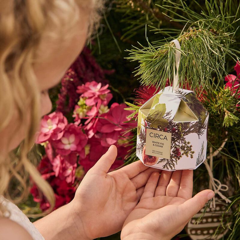 CIRCA Christmas Bauble - White Fig & Cedar Soy Candle 70g image number 1