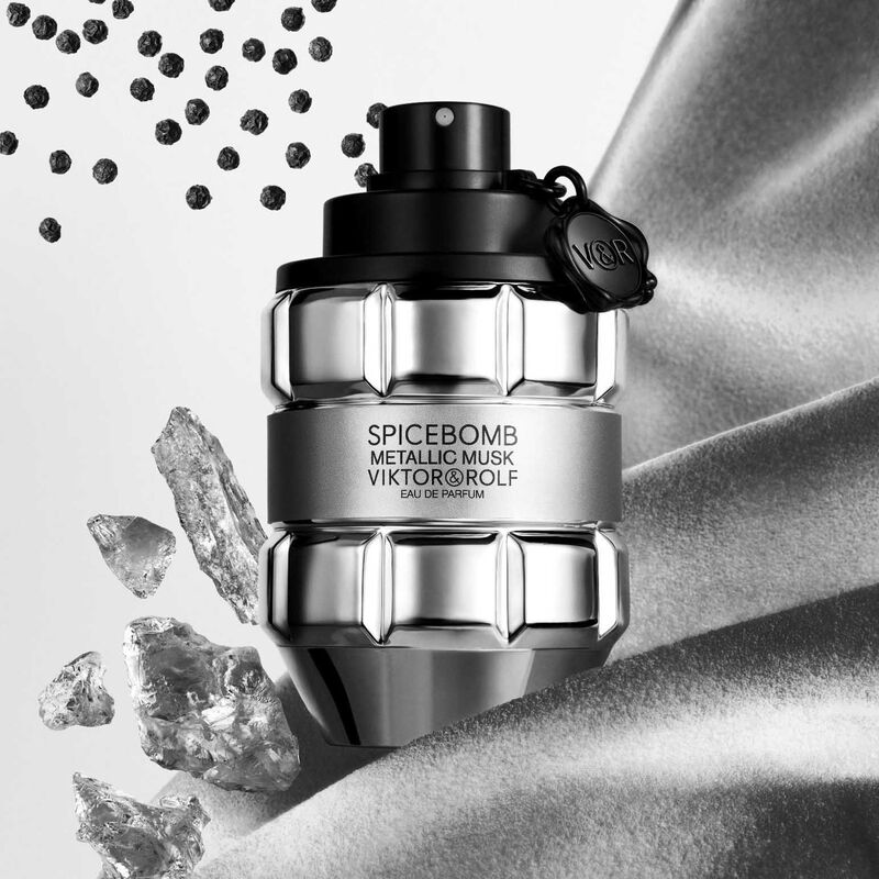 Viktor & Rolf Spicebomb Metallic Suede EDP 90ml image number 2