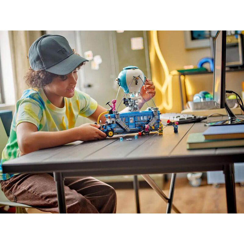 LEGO Fortnite&reg; Battle Bus image number 3