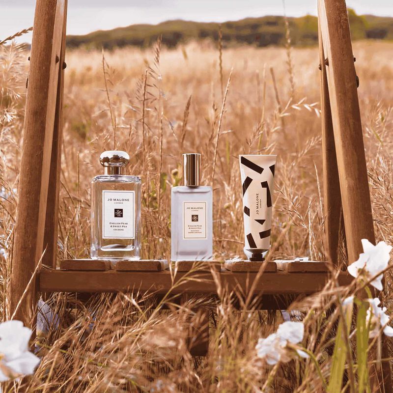 Jo Malone London English Pear & Sweet Pea Hand Cream 30ml image number 2