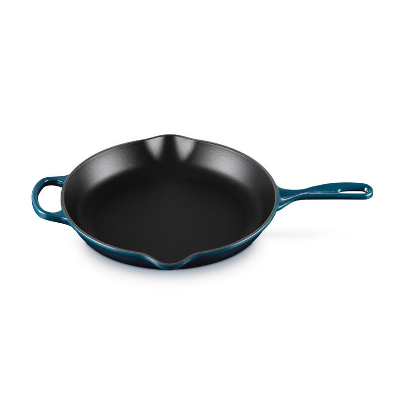 Le Creuset Signature Cast Iron Round Skillet 30cm image number 22