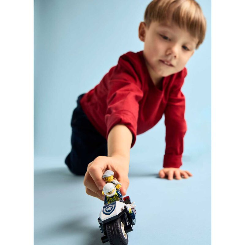 LEGO City Police Motorcycle Chase image number 3