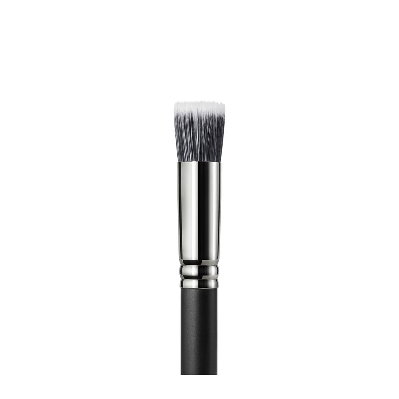 MAC 130S Short Duo Fibre Brush image number 2