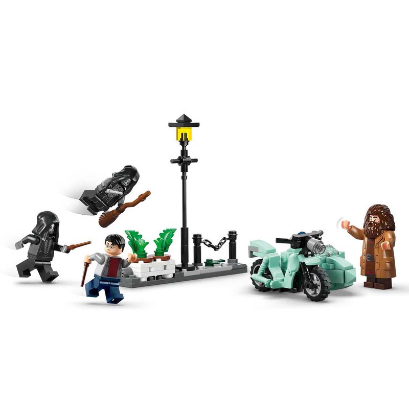 LEGO Harry Potter&trade; Hagrid&trade; & Harry's Privet Drive Escape image number 1
