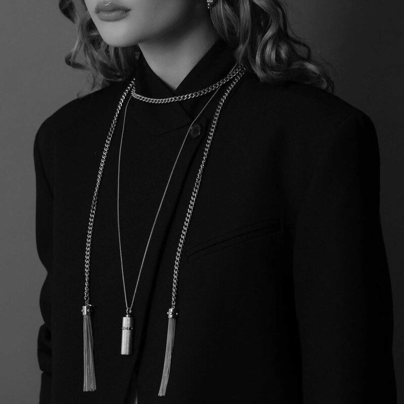 Silk & Steel Odyss&eacute;e Capsule Necklace image number 3