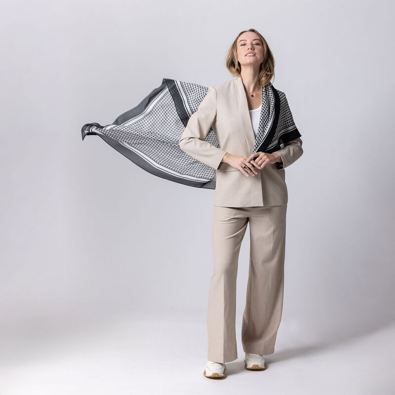 Dark Hampton The Hunter - Cashmere Modal Scarf image number 2