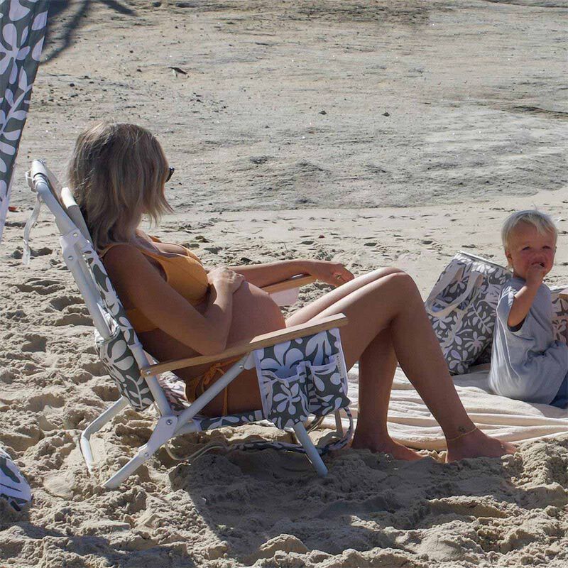 SUNNYLiFE Luxe Beach Chair The Vacay image number 3