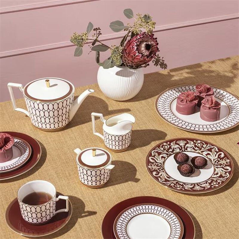 Wedgwood Renaissance Red Teapot 1 Litre image number 3