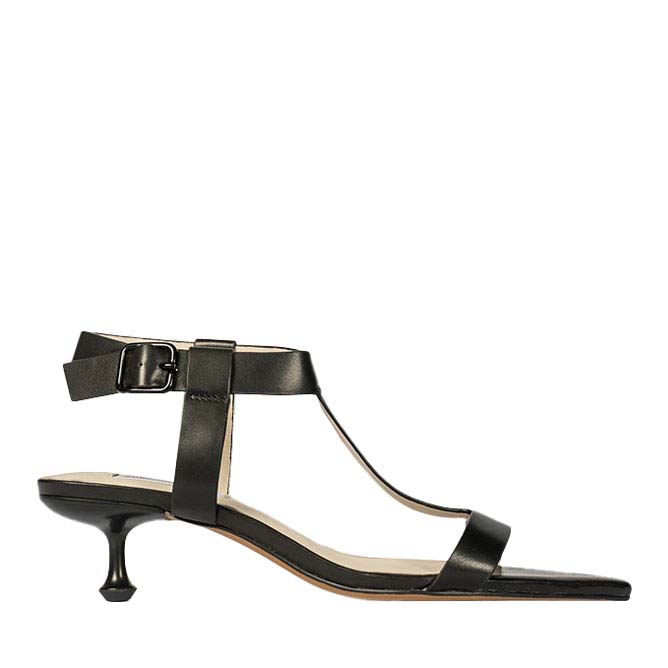 Zoe Kratzmann Debut Heel