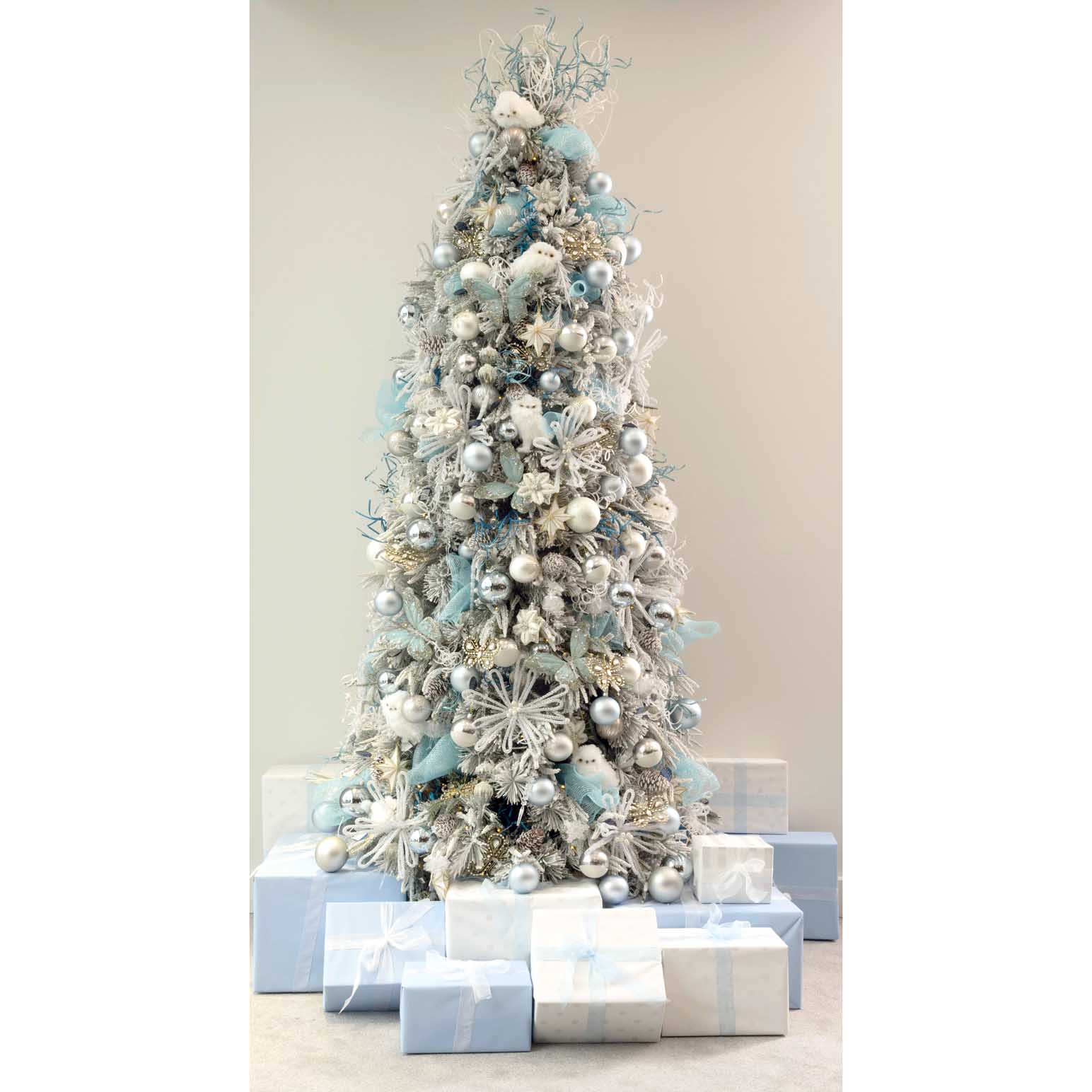 Snowy Pine Christmas Tree With Pinecone & 600 Warm Lights - 9 Foot